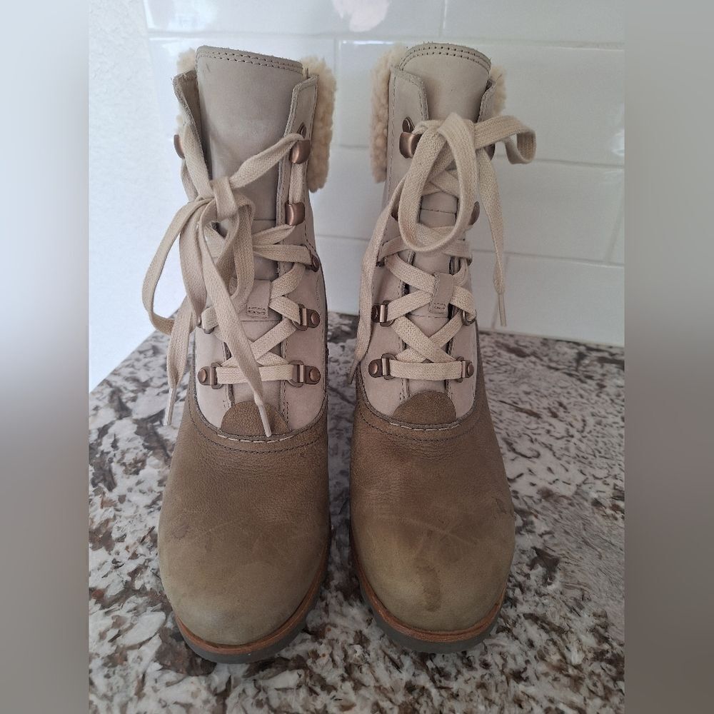 Sorel leather heel ankle boots size 8.5
